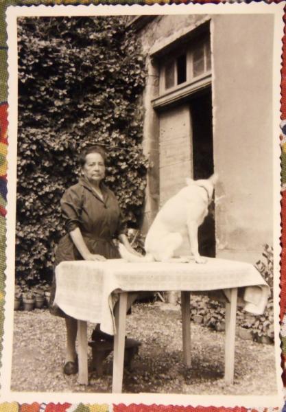Marcelle et le chien Pompon